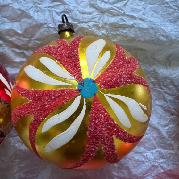 Six Vintage Glass Ornaments - Picture 5 of 7